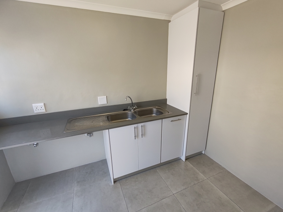 To Let 5 Bedroom Property for Rent in Myburgh Park Western Cape